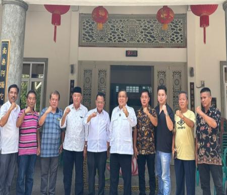 Tokoh masyarakat Rohil bersama Sekda Riau, SF Hariyanto (foto/Yuni)